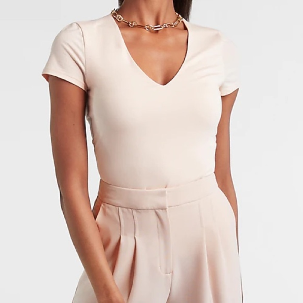 Express Body Contour Double Layer V-Neck Tee - Pale Peony